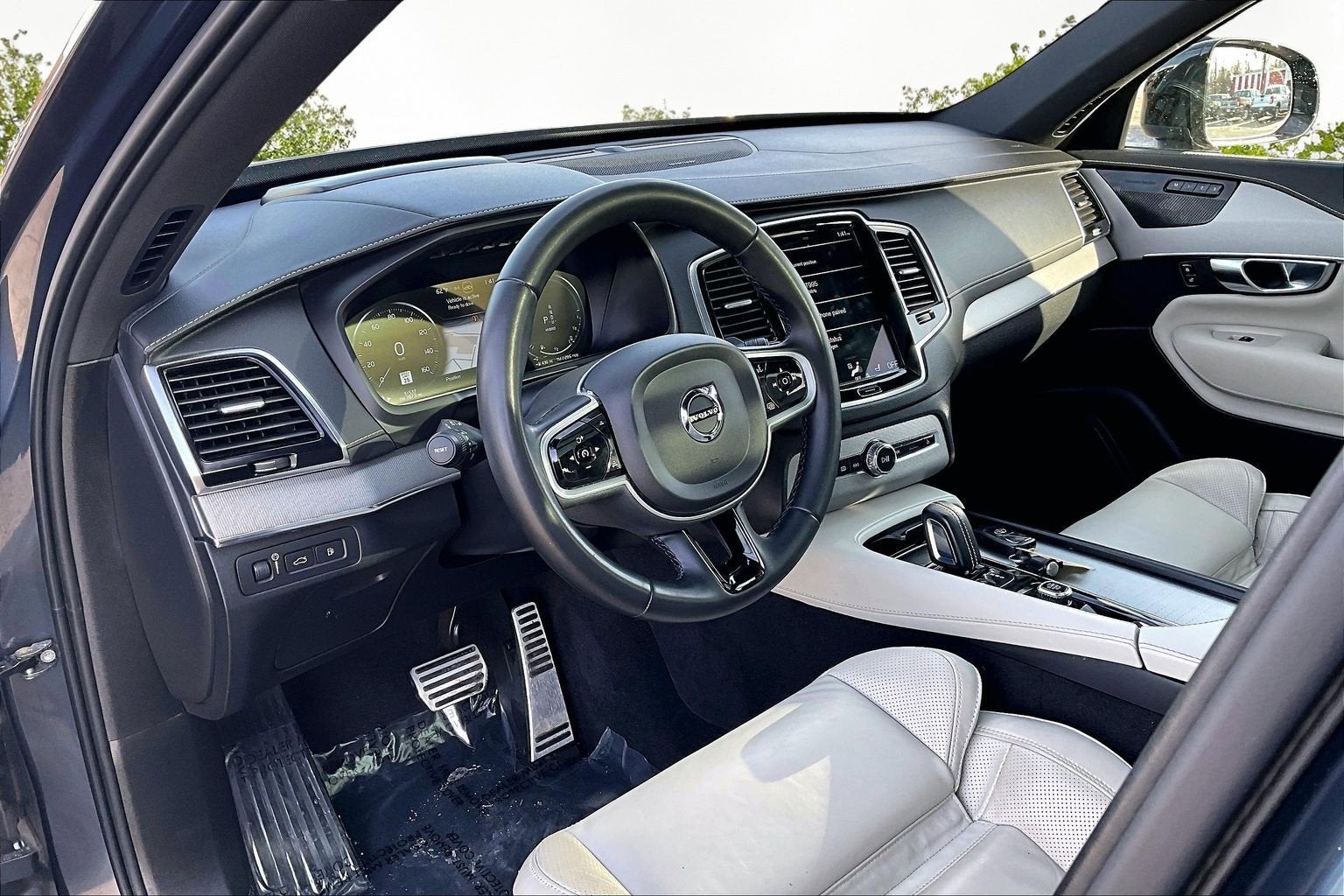 2022 Volvo XC90 Recharge Plug-In Hybrid R-Design