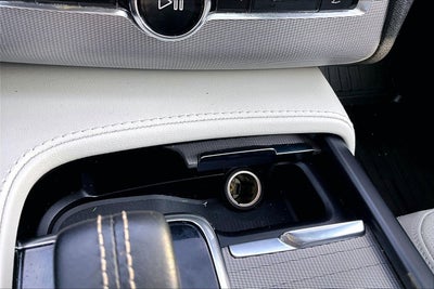 2022 Volvo XC90 Recharge Plug-In Hybrid R-Design