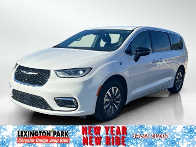 2024 Chrysler Pacifica Hybrid Select