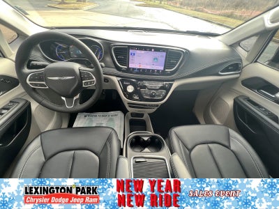 2024 Chrysler Pacifica Hybrid Select