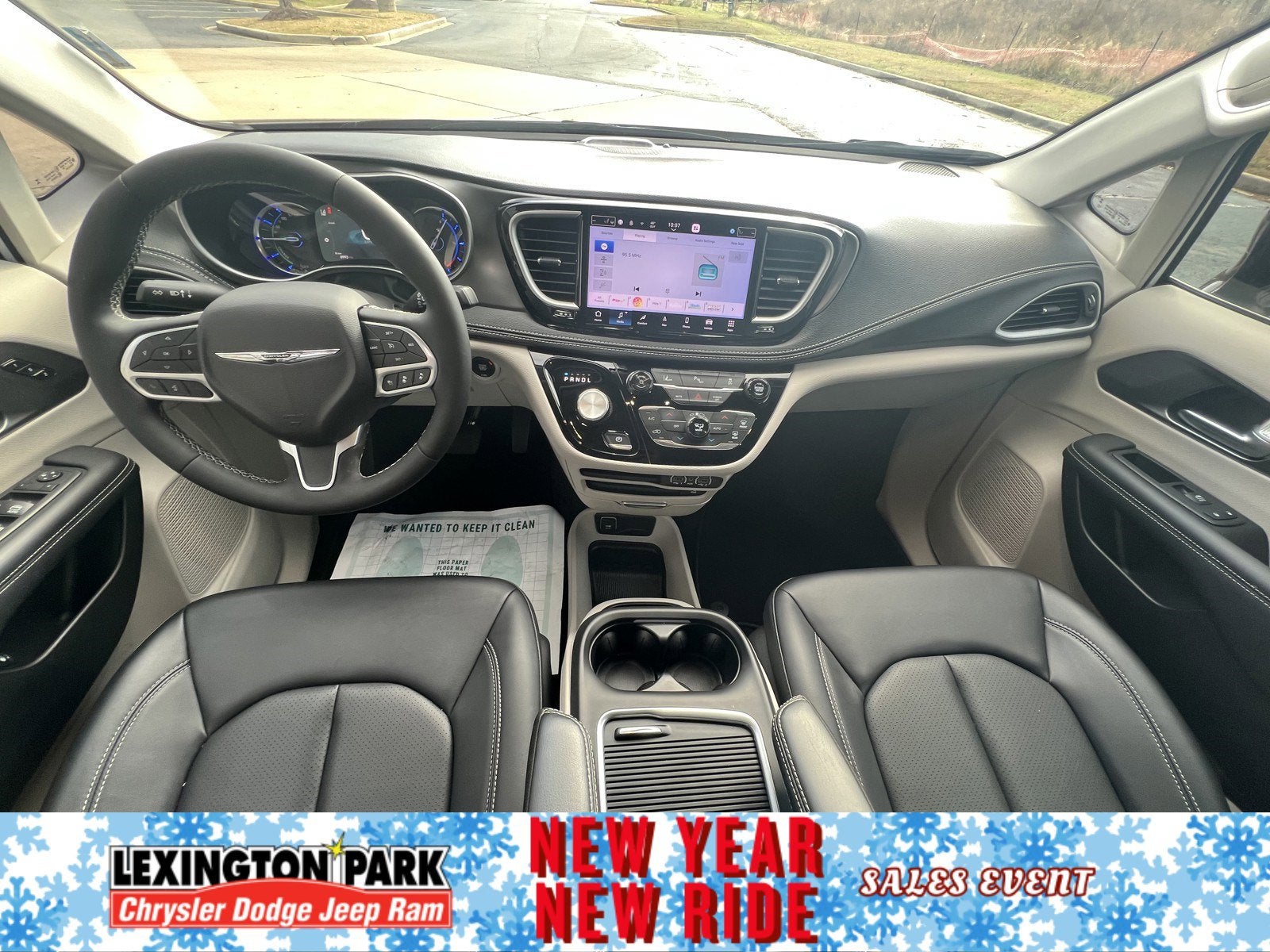 2024 Chrysler Pacifica Hybrid Select