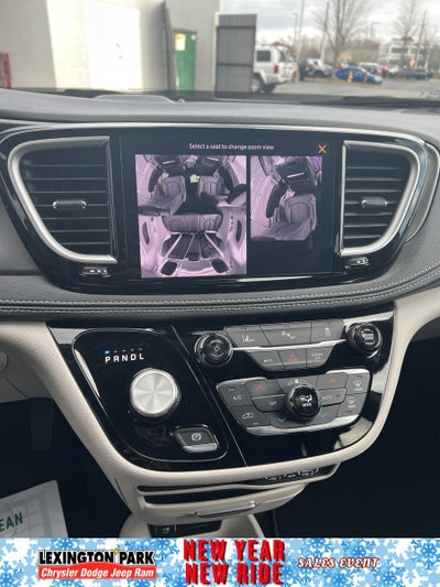 2024 Chrysler Pacifica Hybrid Select