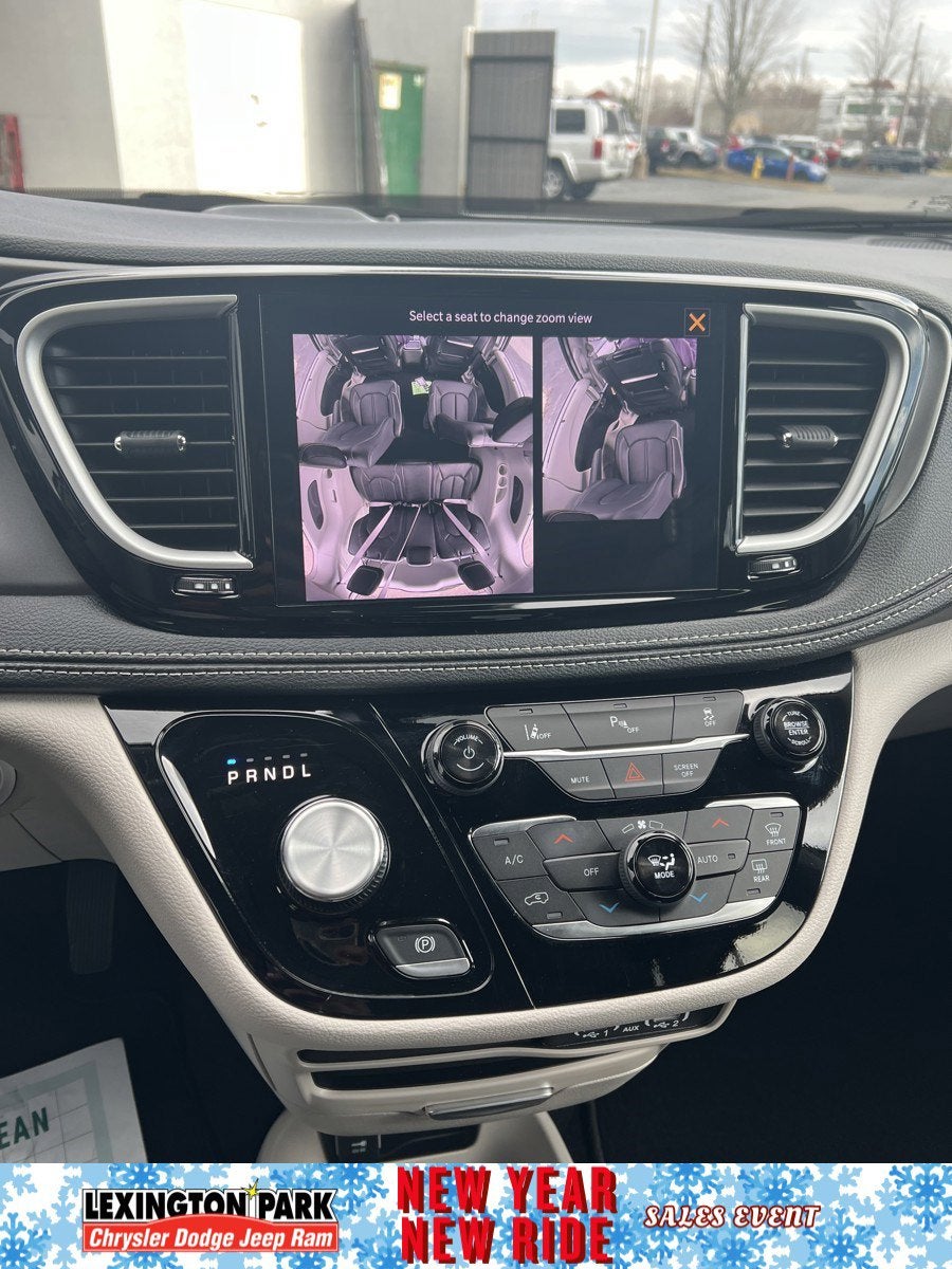 2024 Chrysler Pacifica Hybrid Select