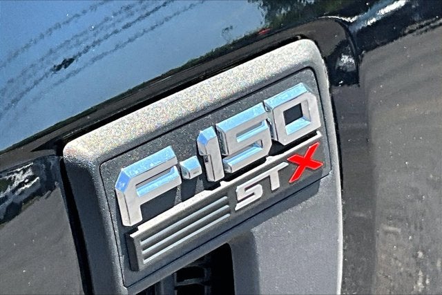 2022 Ford F-150 STX 4WD V8