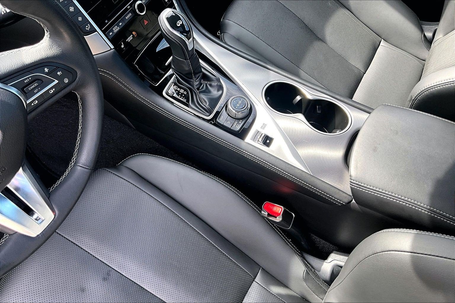 2022 INFINITI Q60 LUXE