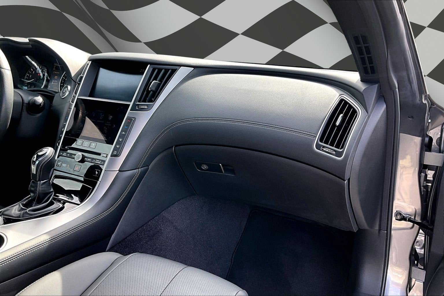 2022 INFINITI Q60 LUXE