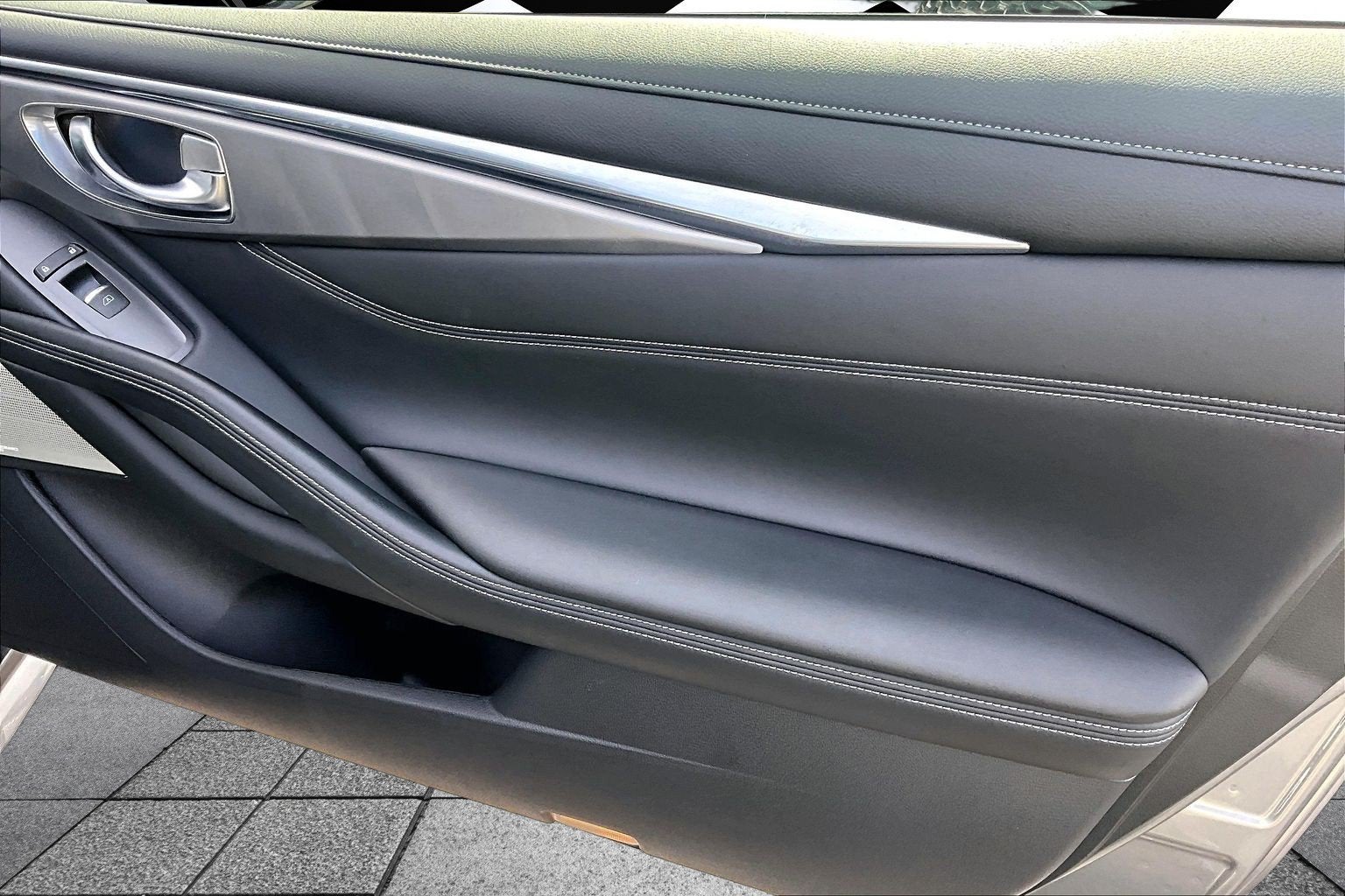 2022 INFINITI Q60 LUXE