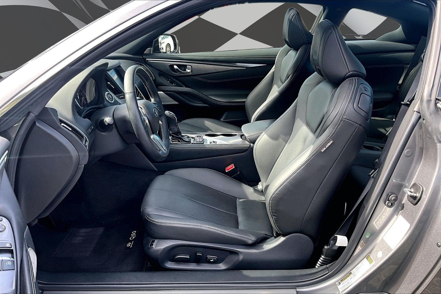 2022 INFINITI Q60 LUXE