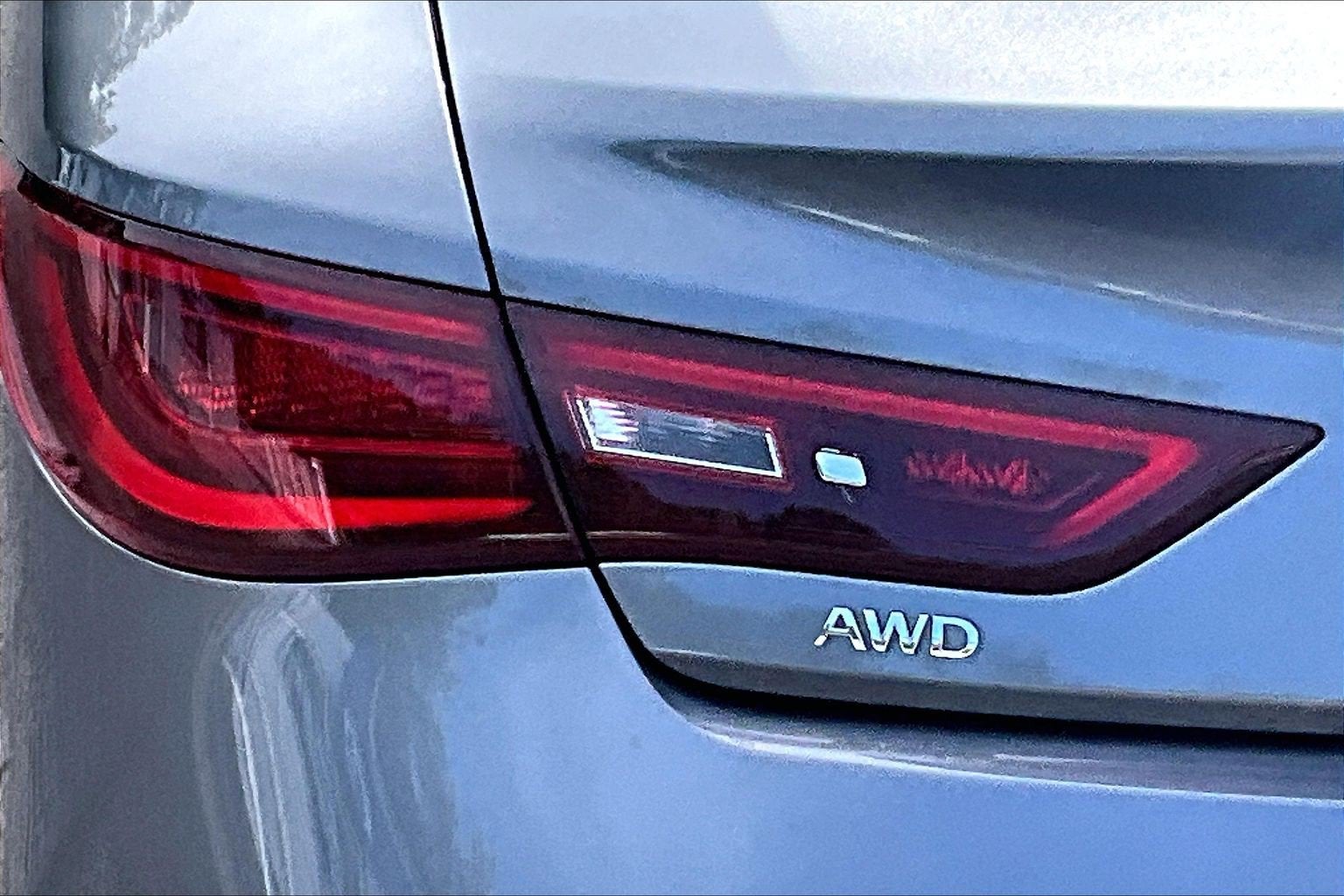 2022 INFINITI Q60 LUXE