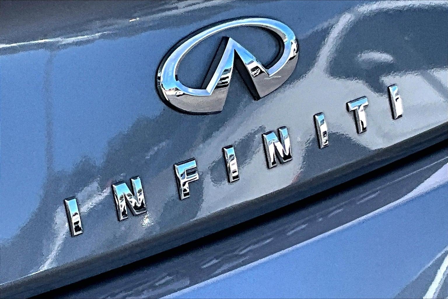 2022 INFINITI Q60 LUXE