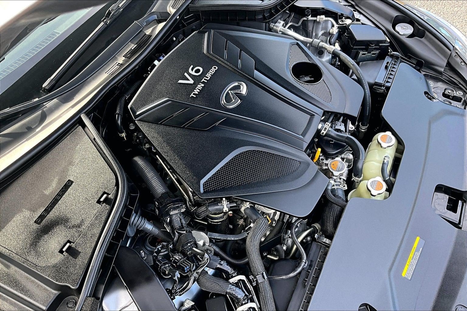 2022 INFINITI Q60 LUXE