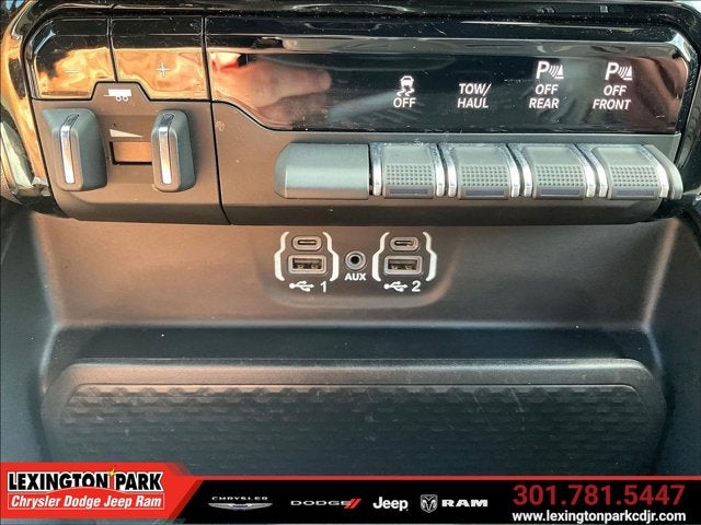 2024 RAM 1500 Laramie Crew Cab 4x4 5'7' Box