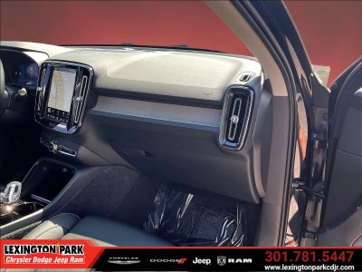 2023 Volvo XC40 B5 Ultimate Bright Theme