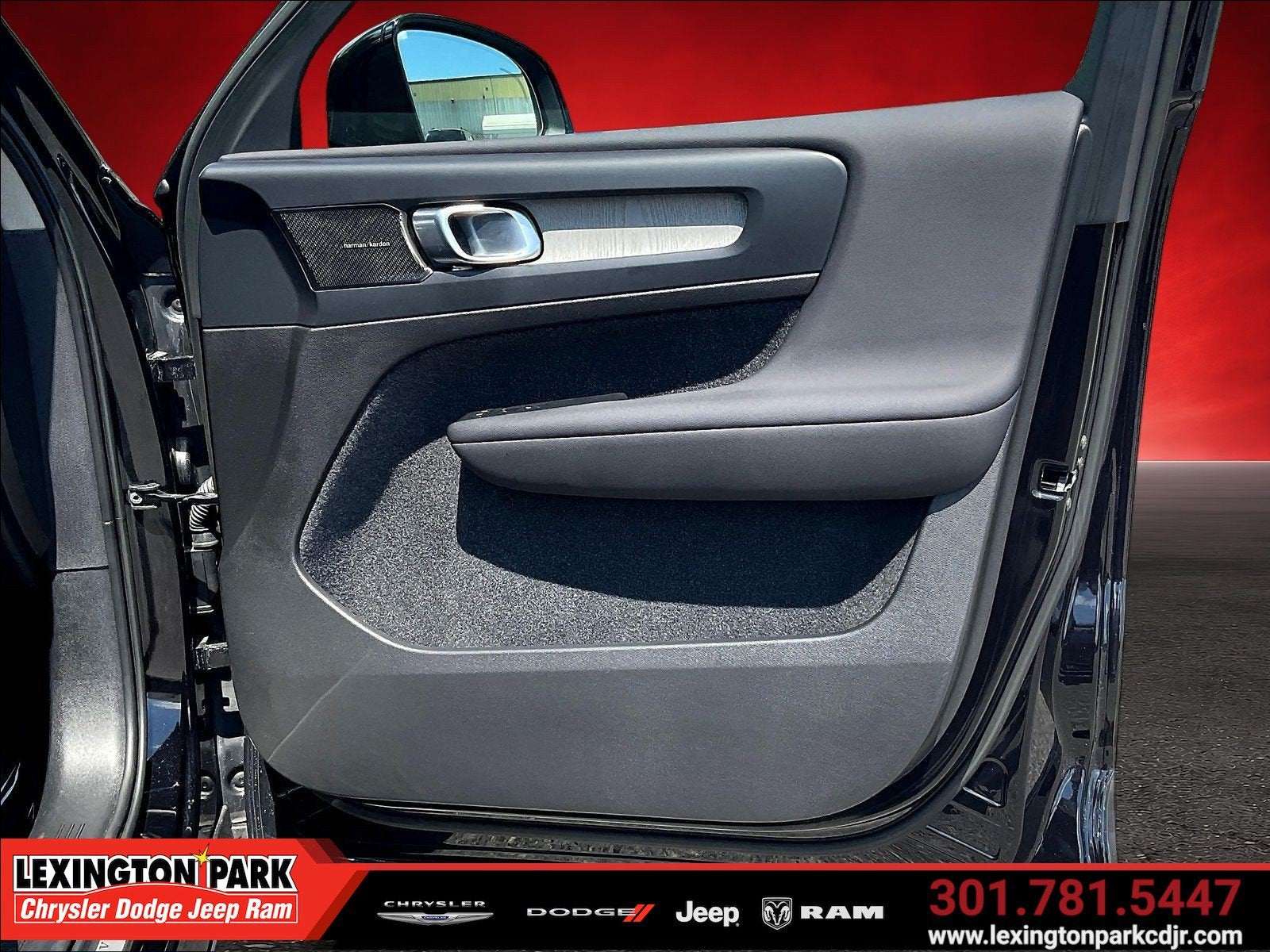 2023 Volvo XC40 B5 Ultimate Bright Theme
