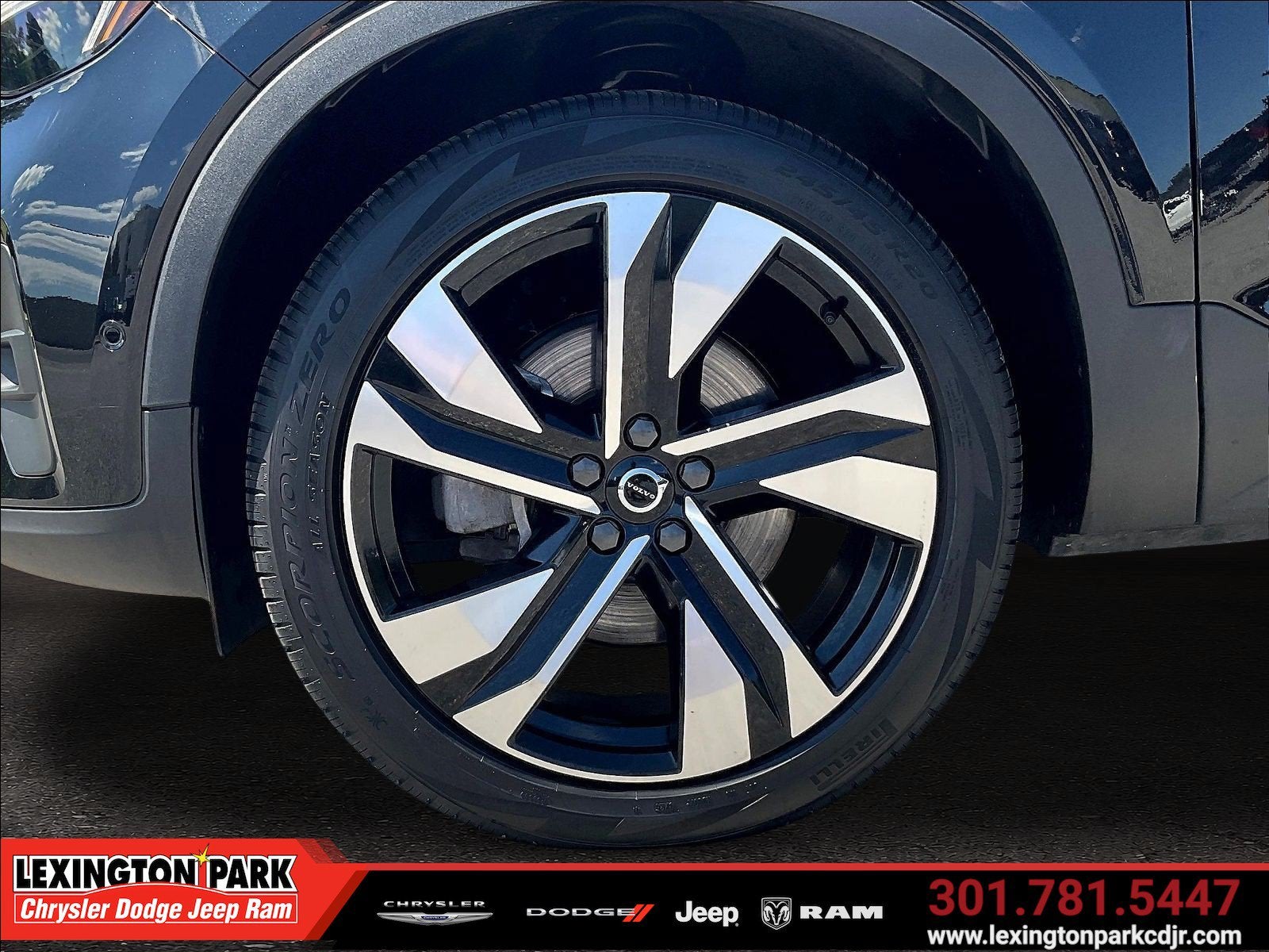 2023 Volvo XC40 B5 Ultimate Bright Theme