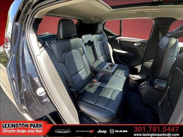 2023 Volvo XC40 B5 Ultimate Bright Theme