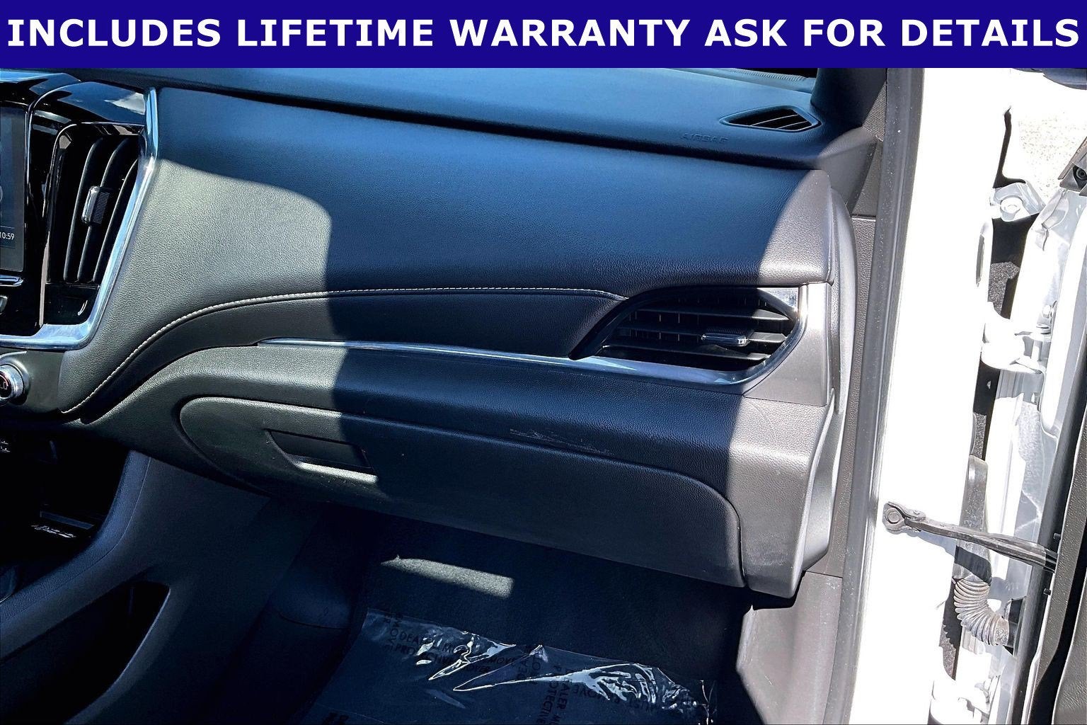 2023 Chevrolet Traverse AWD LT Leather