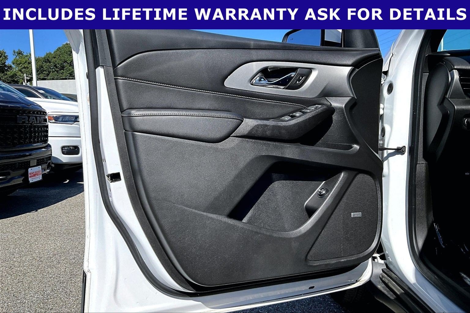 2023 Chevrolet Traverse AWD LT Leather