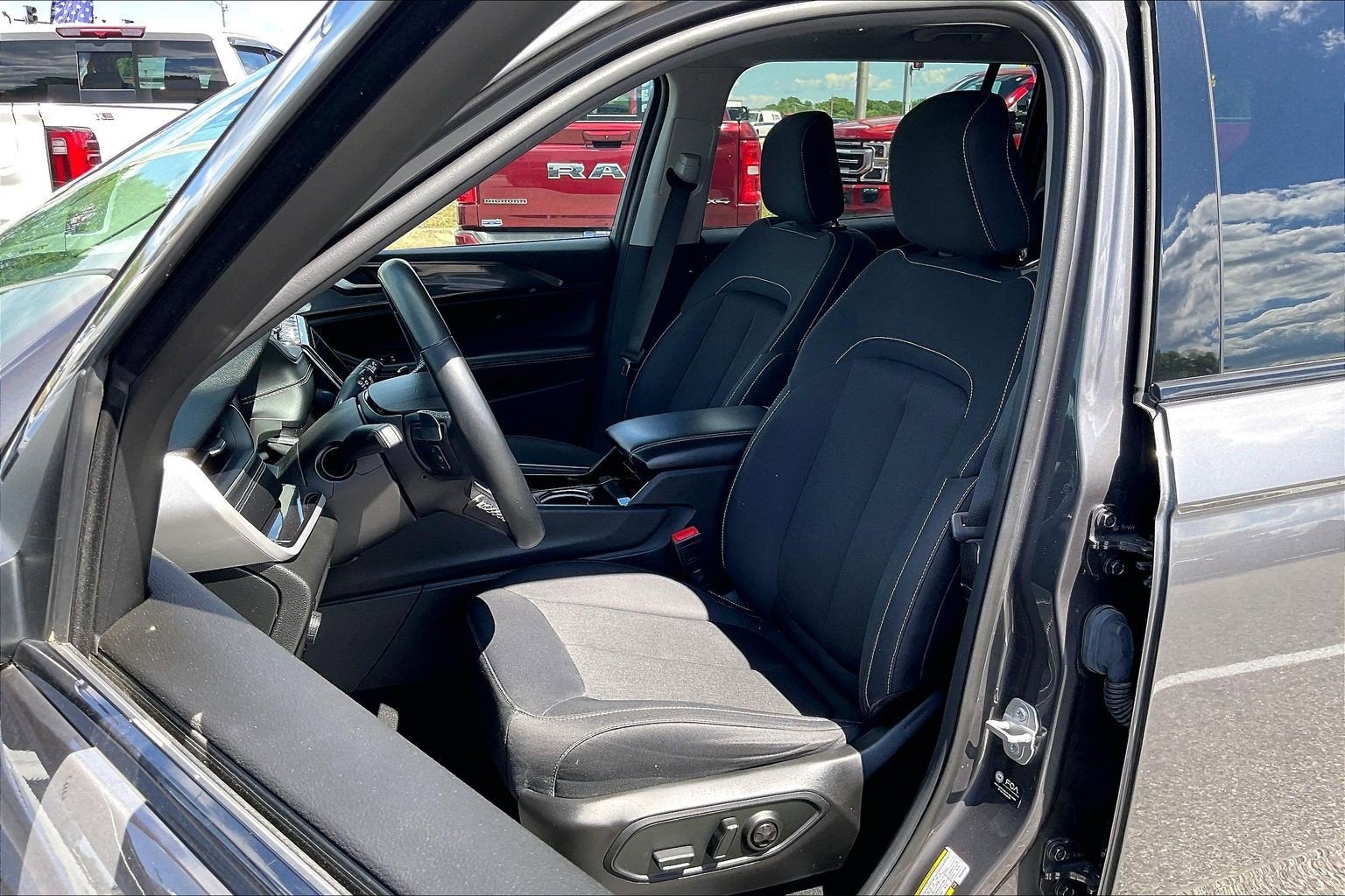 2022 Jeep Grand Cherokee L Laredo