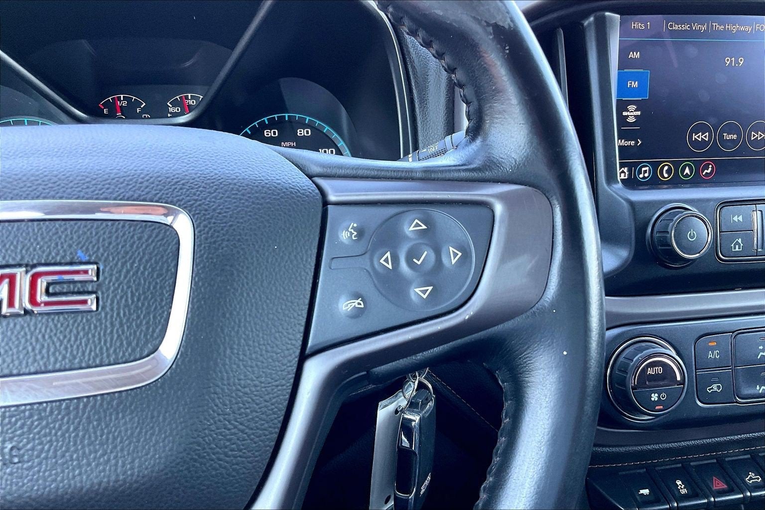 2022 GMC Canyon 4WD AT4 w/Leather