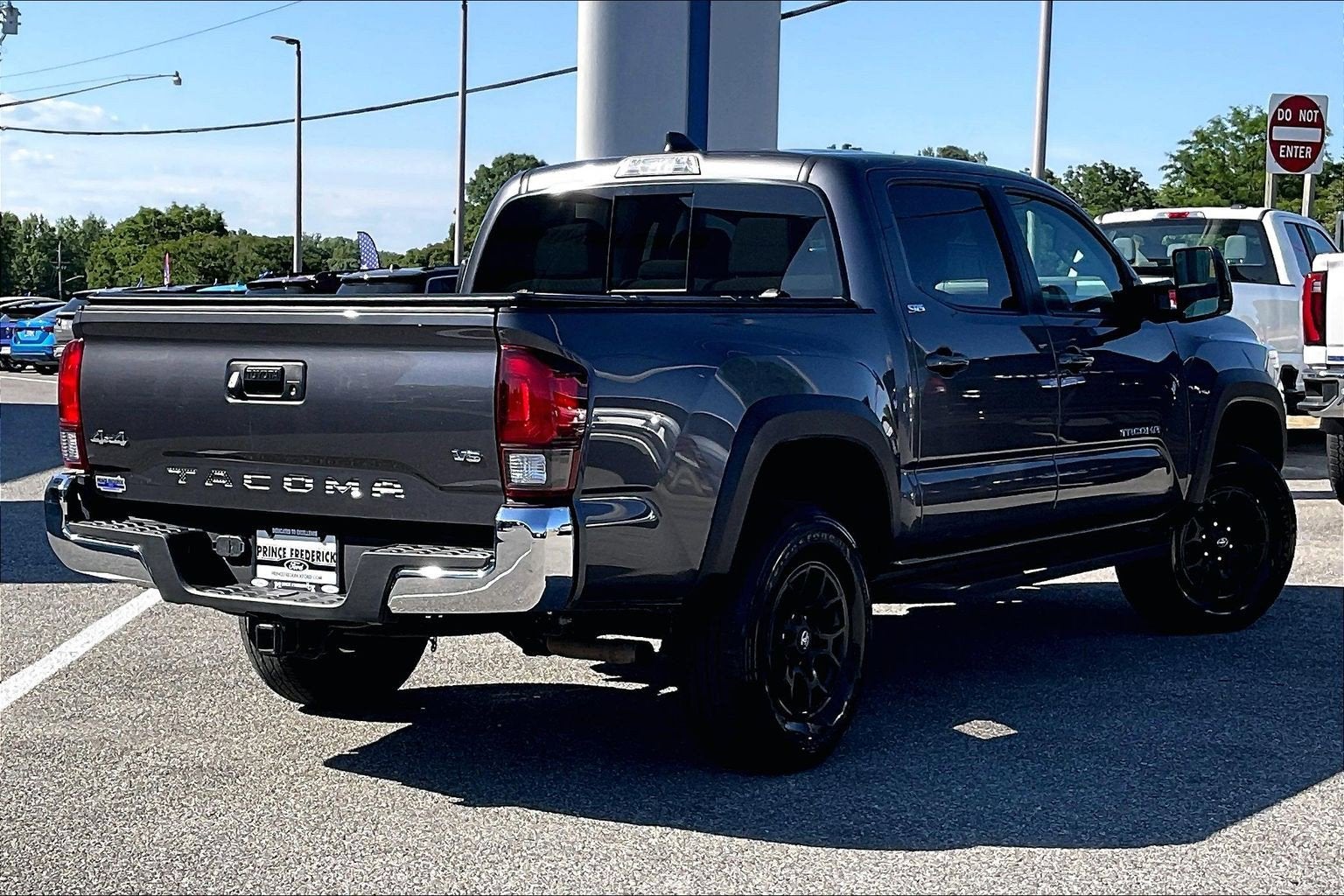 2022 Toyota Tacoma 4WD SR5