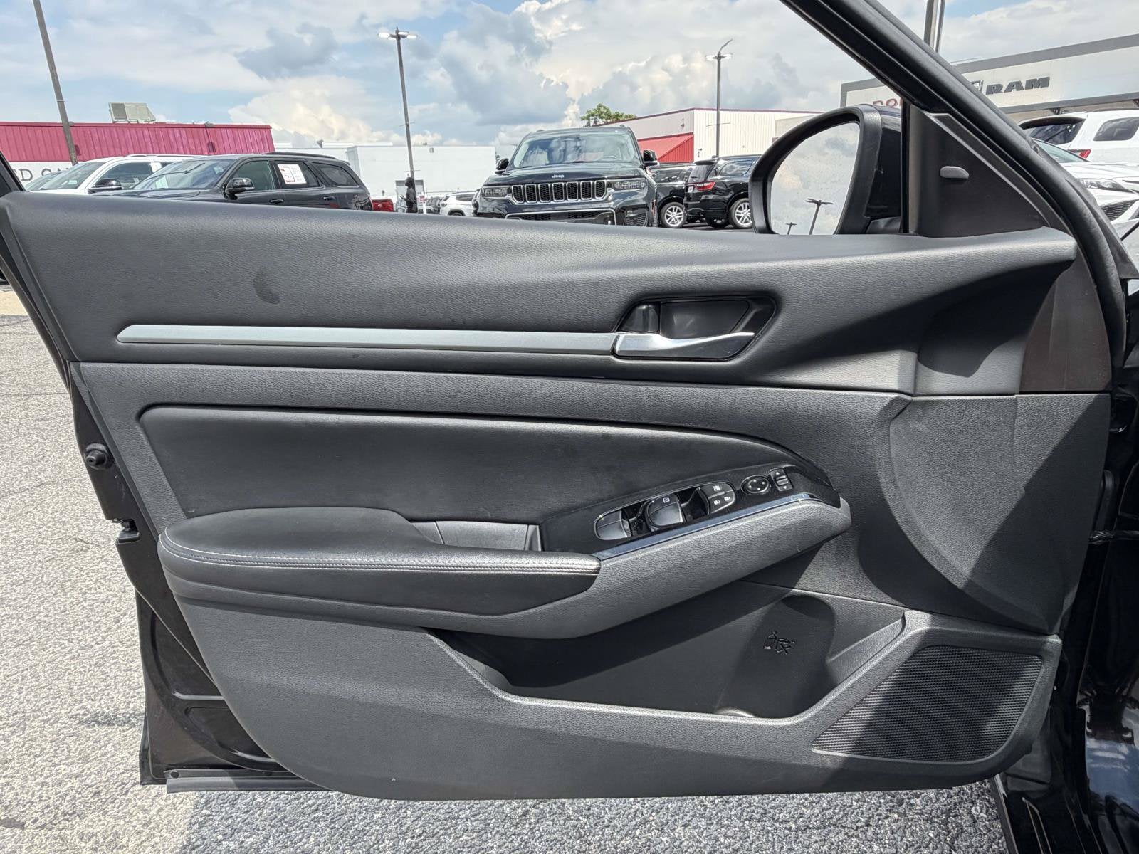 2023 Nissan Altima SV FWD