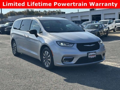 2024 Chrysler Pacifica Hybrid Select