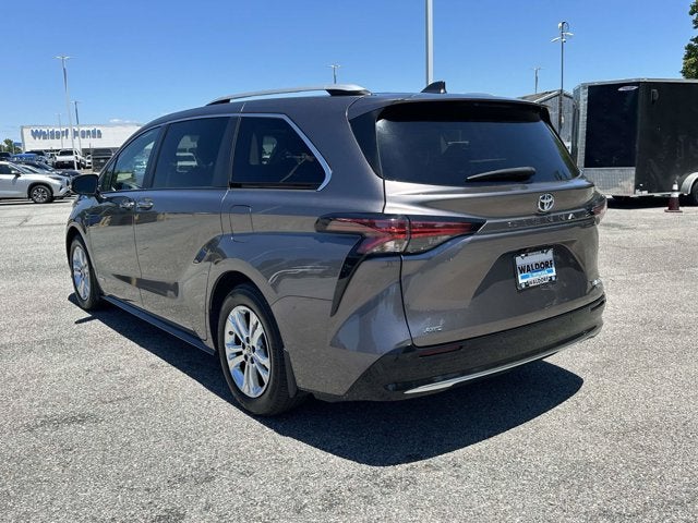 2021 Toyota Sienna Base