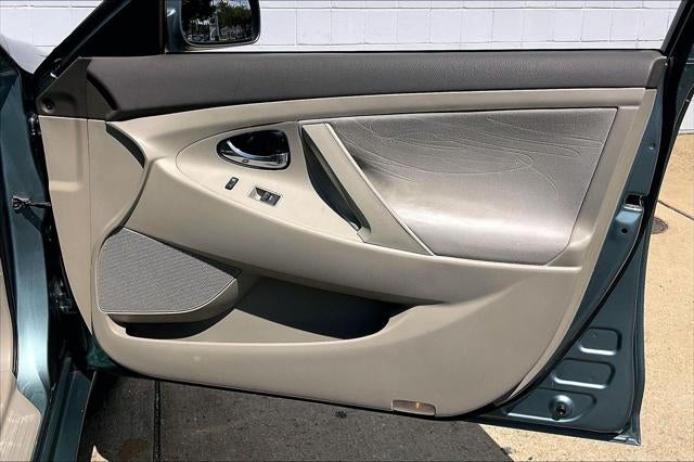 2011 Toyota CAMRY LE