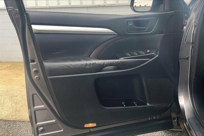 2016 Toyota HIGHLANDER LE Plus