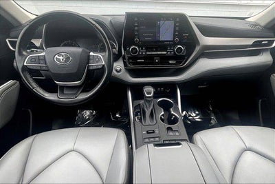 2022 Toyota HIGHLANDER XLE