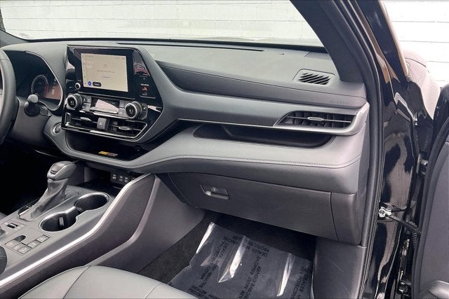 2025 Toyota Highlander Base