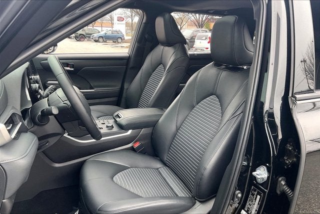 2025 Toyota Highlander Base