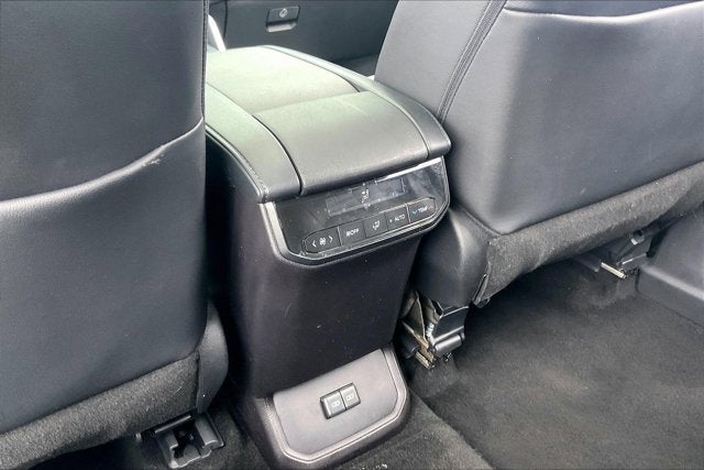 2025 Toyota Highlander Base