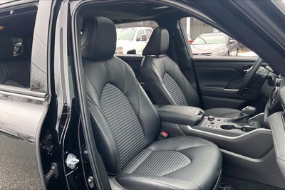 2025 Toyota Highlander Base