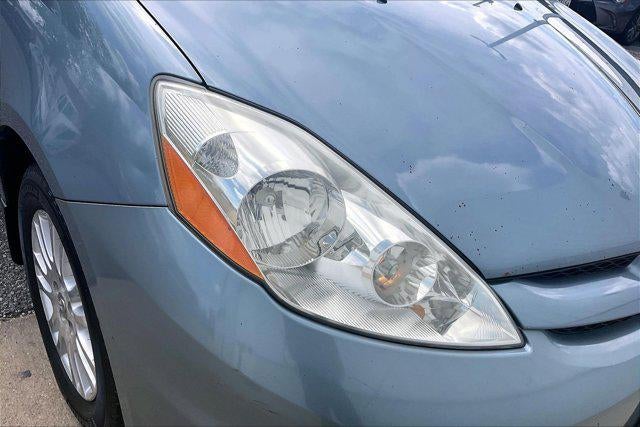 2010 Toyota SIENNA XLE