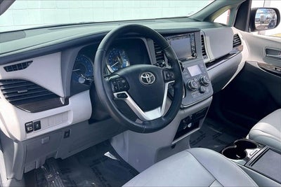 2019 Toyota SIENNA XLE 3.5L XLE