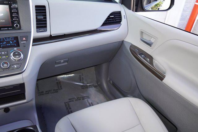 2019 Toyota Sienna XLE