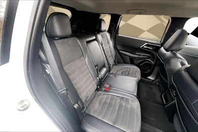 2023 Mitsubishi Outlander SE