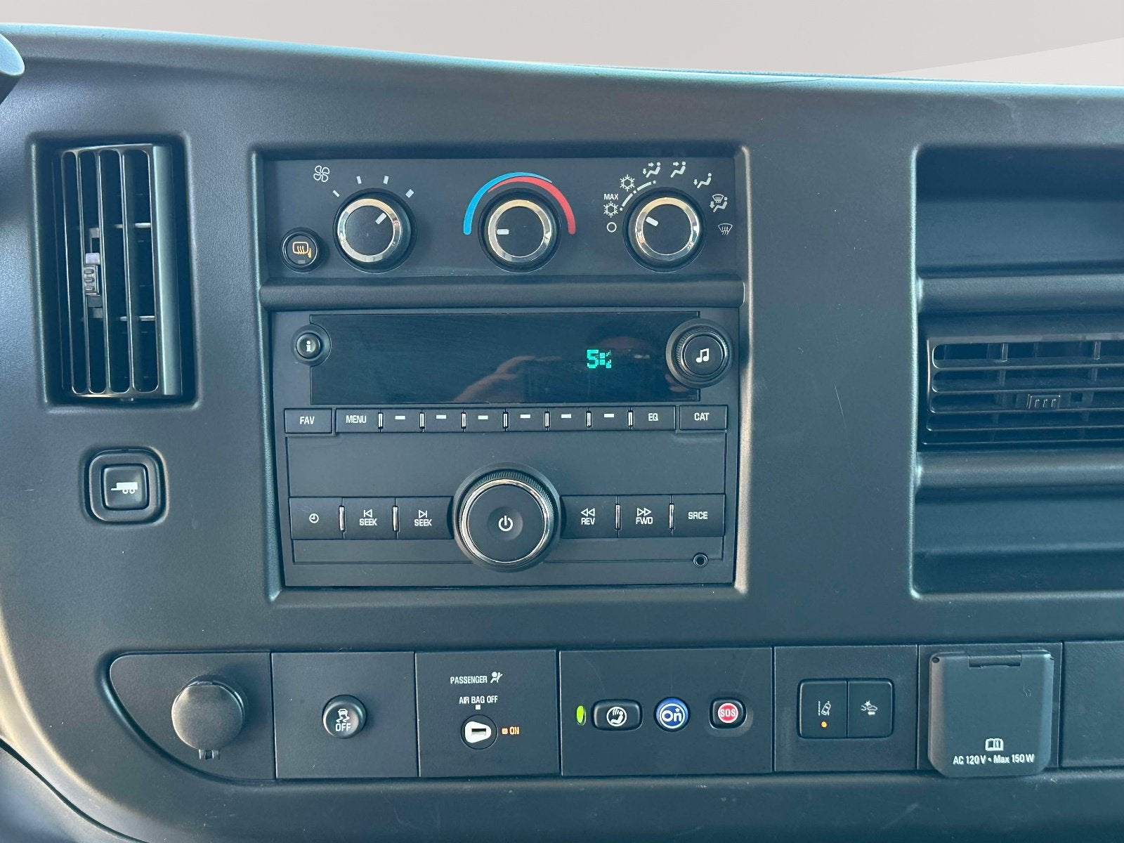 2025 Chevrolet Express Passenger 1LT