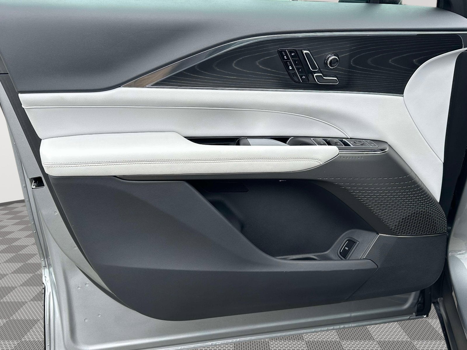 2024 Cadillac LYRIQ Sport 1