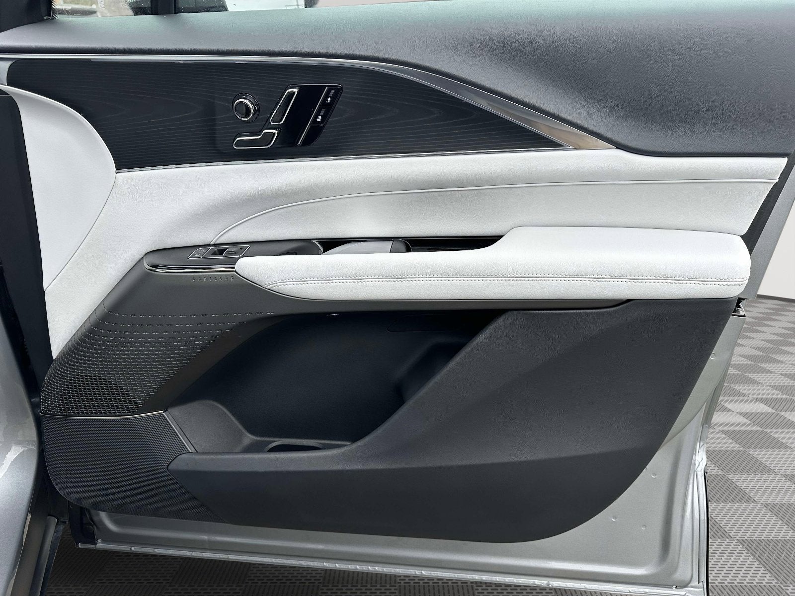 2024 Cadillac LYRIQ Sport 1