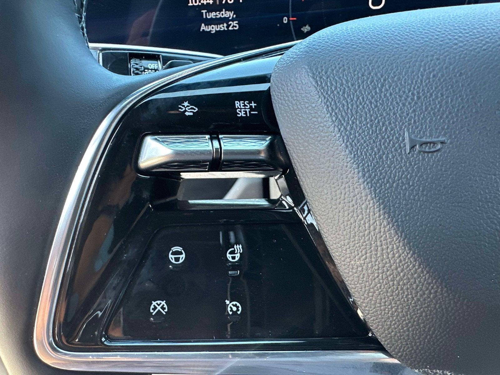 2024 Cadillac LYRIQ Sport 2