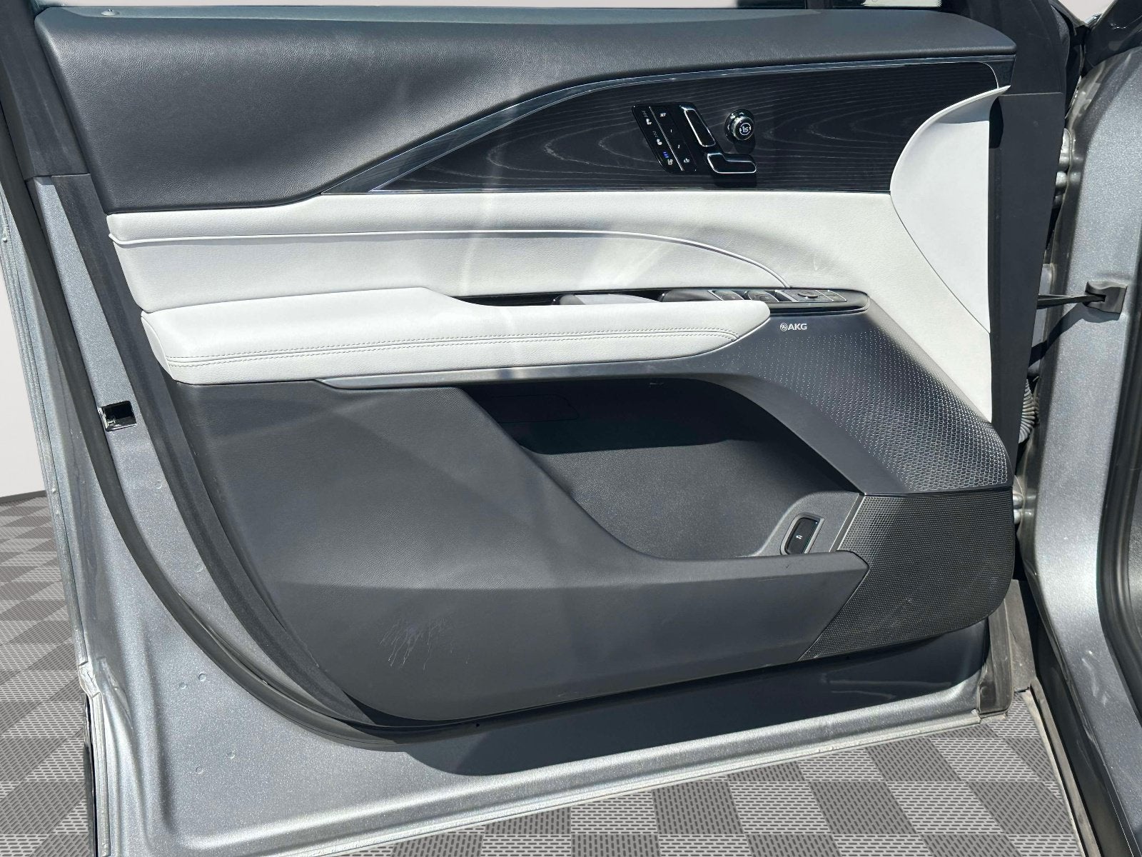 2024 Cadillac LYRIQ Sport 2