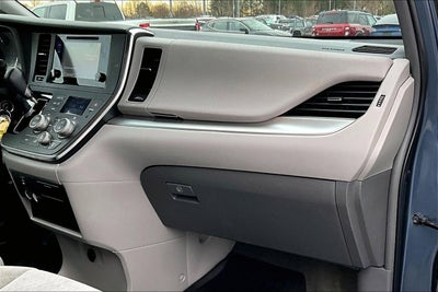 2017 Toyota Sienna LE Auto Access Seat