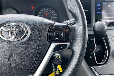 2017 Toyota Sienna LE Auto Access Seat